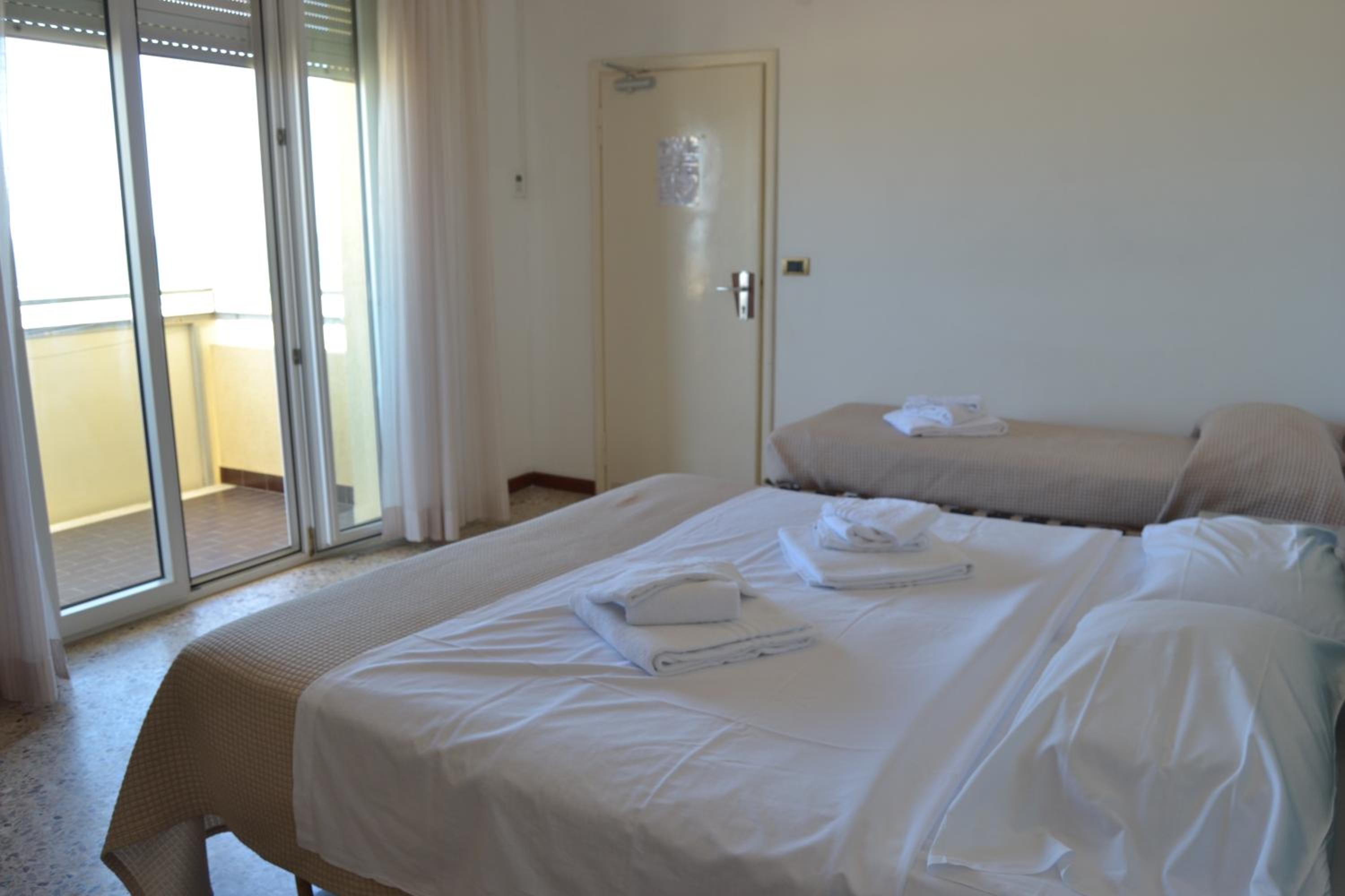 Room, Triple, Lateral Side Sea View
