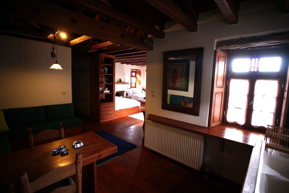 Papaevangelou Hotel 33/66