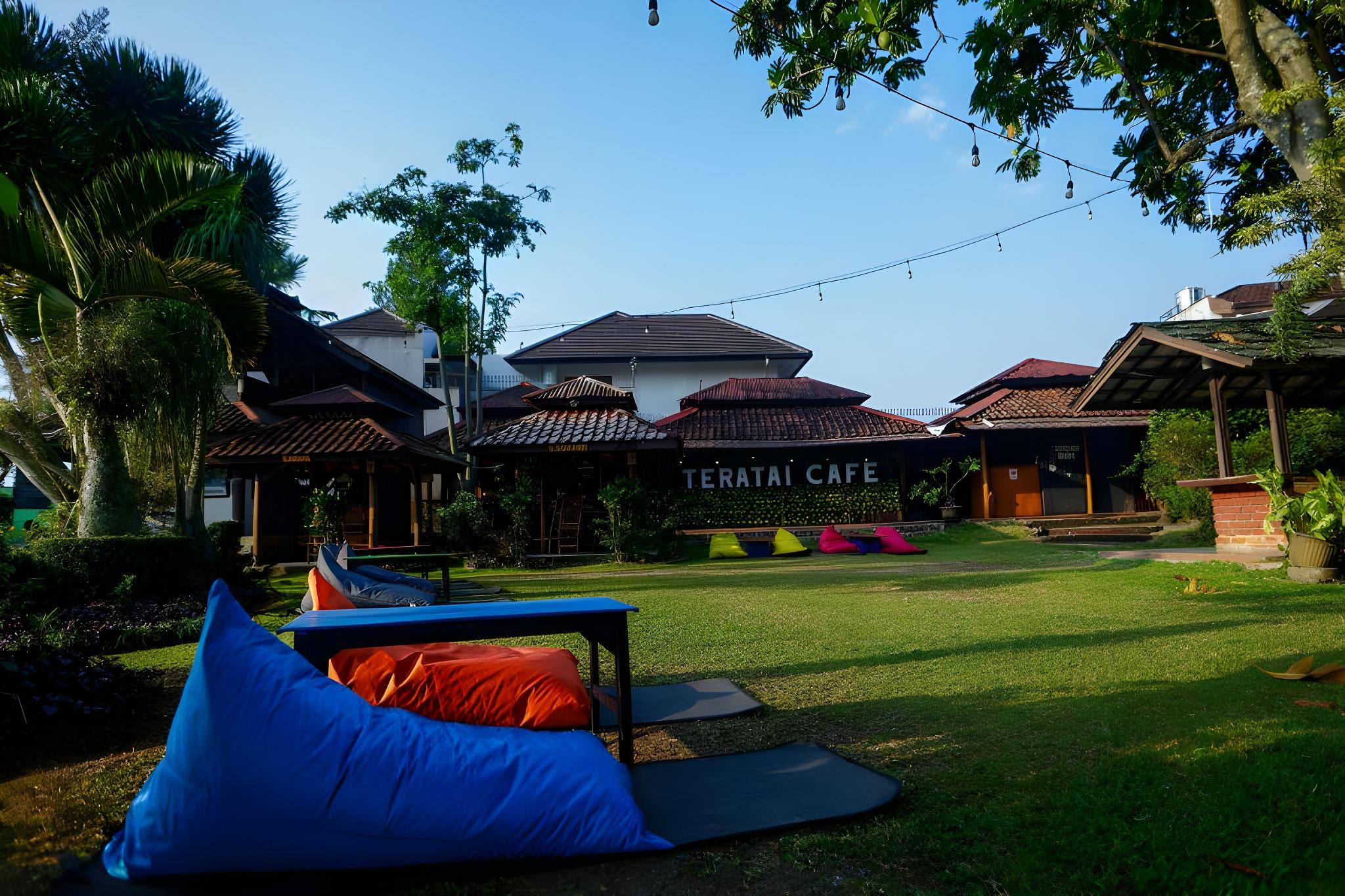 Hotel Taman Sari 50/50