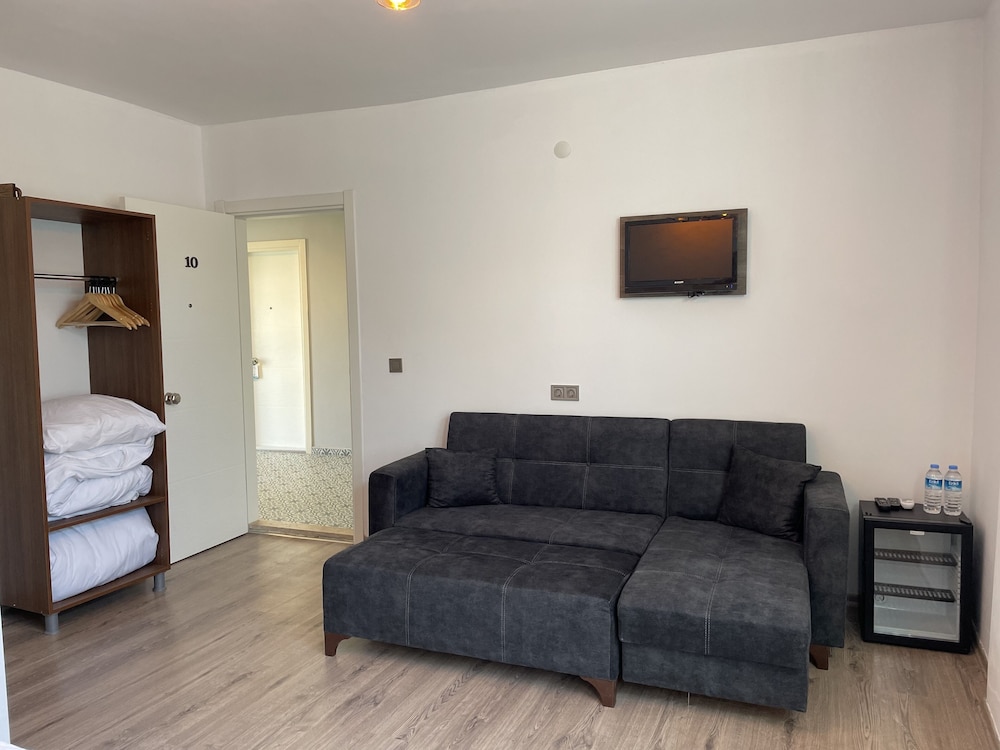 Parli Hotel 23/45
