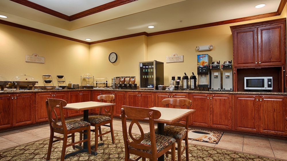 Best Western Plus Butterfield Inn 36/44
