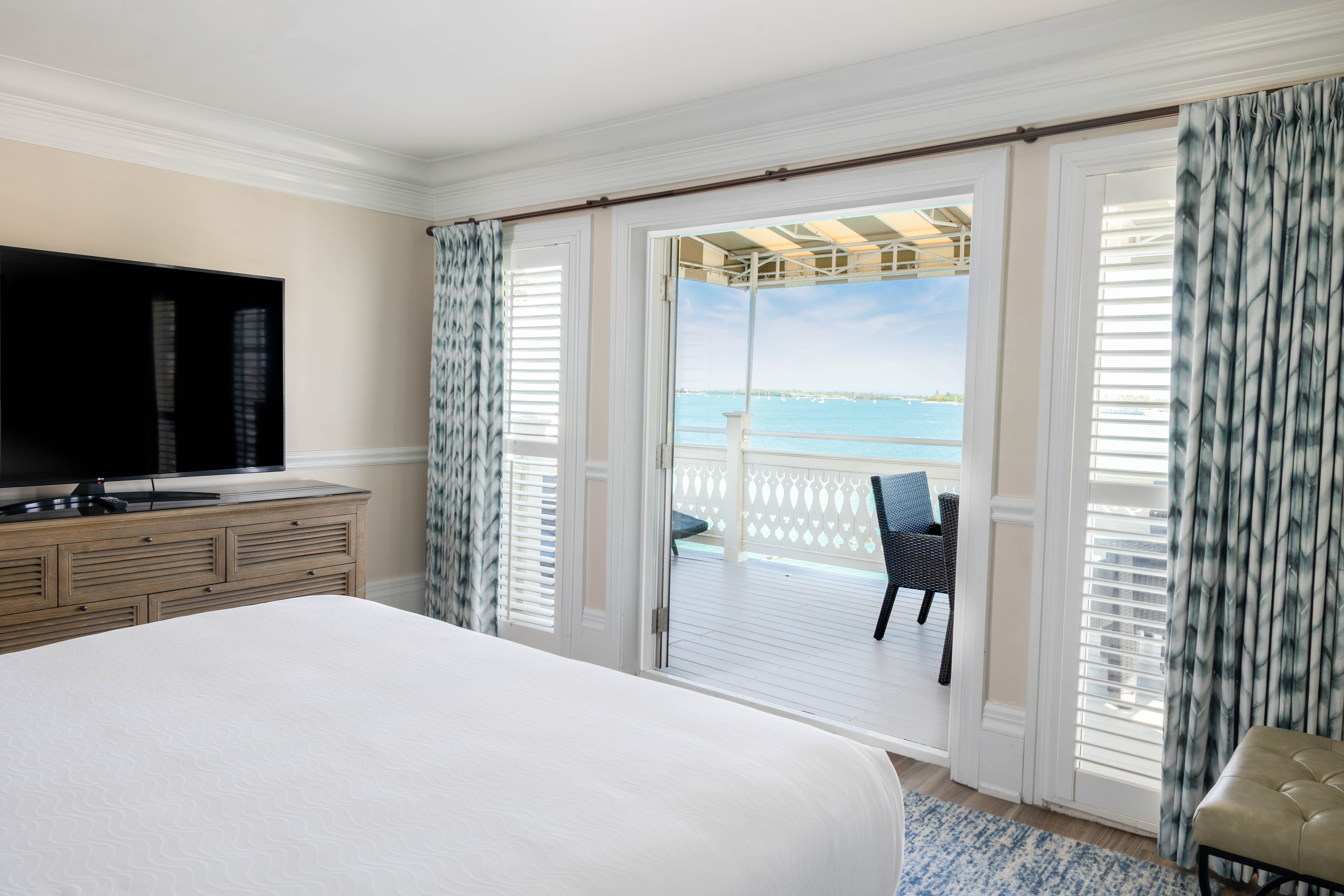 Sea Breeze, 2 Bedrooms, Suite, Ocean Front