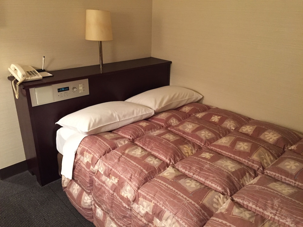 SEMI ROOM, SEMI DOUBLE BED, SMOKING