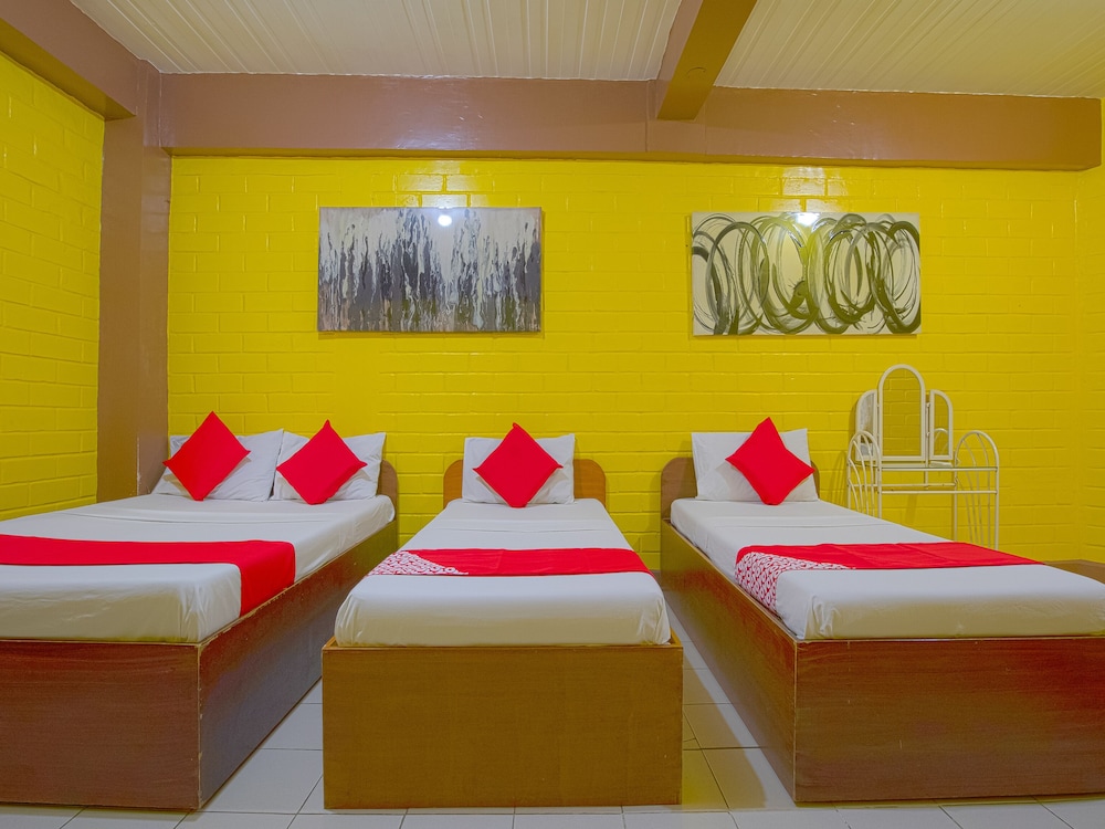 La Maria Pension & Tourist Inn Hotel 40/51
