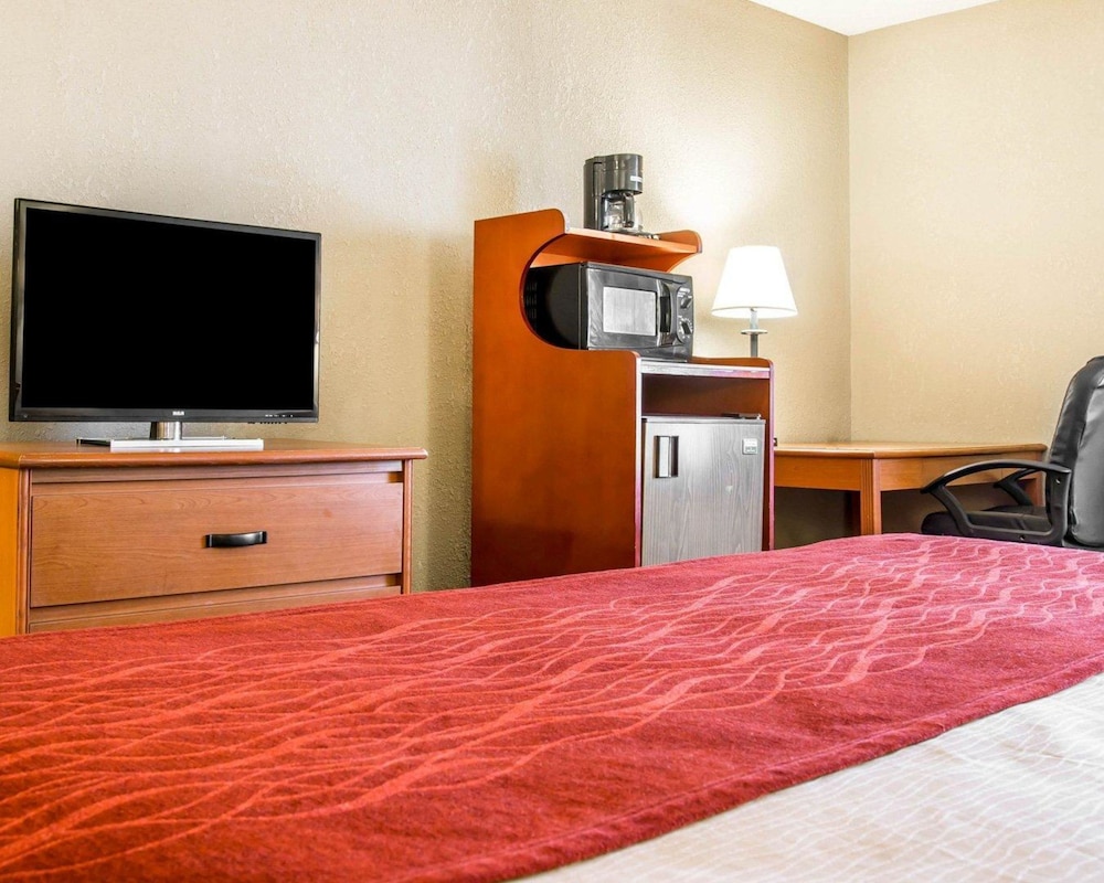 Baymont by Wyndham Flint Airport North 16/53