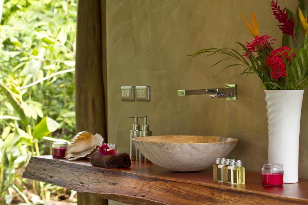 Cala Luna Boutique Hotel and Villas 24/86