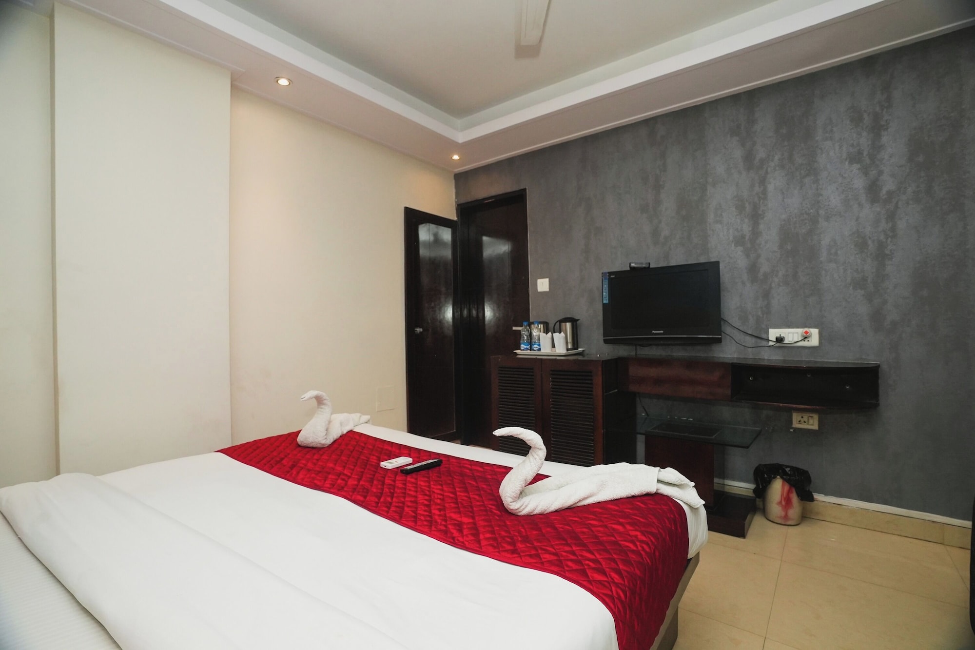 Deluxe, Double Bed