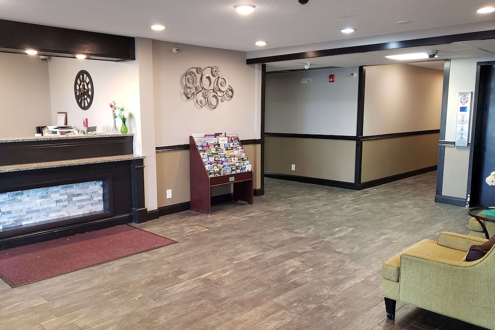 Travelodge by Wyndham Brooklyn Center 3/48