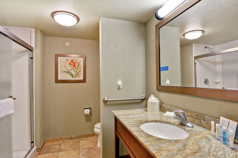 Hampton Inn and Suites New Hartford 26/64
