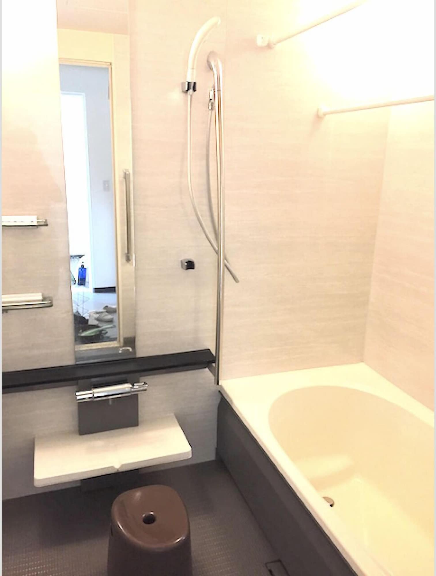 ROOM, PRIVATE BATHROOM, KITCHENETTE