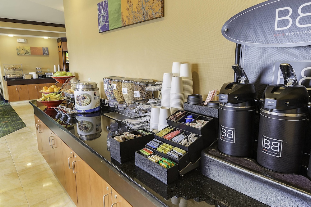 Fairfield Inn Suites Fargo 27/34