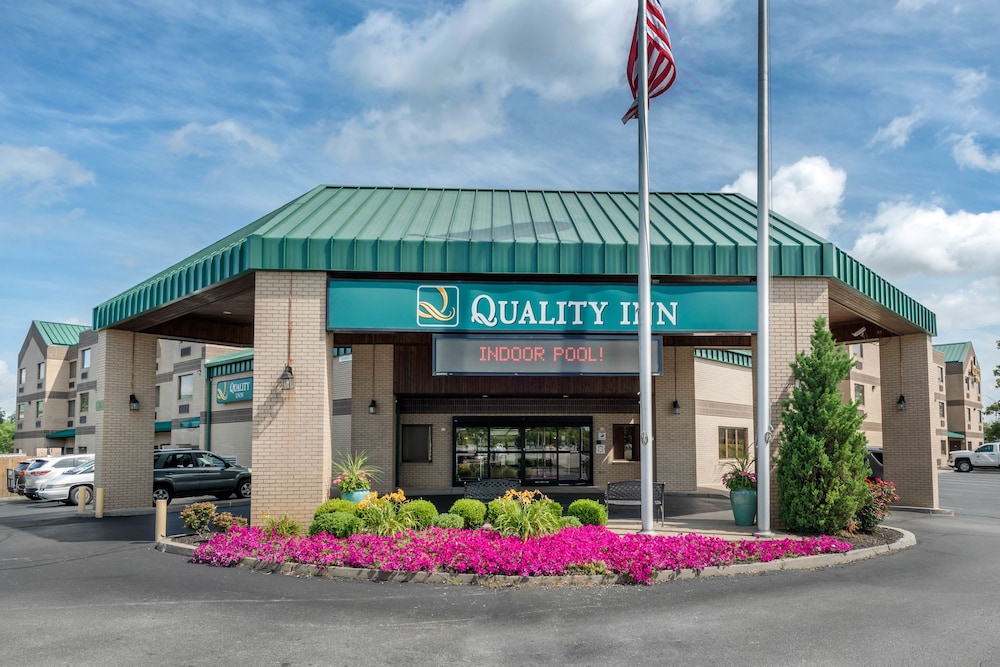 Clarion Pointe Louisville East 3/33
