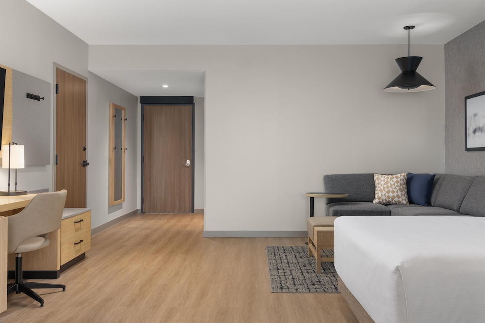 Hyatt Place Toronto Airport 11/50