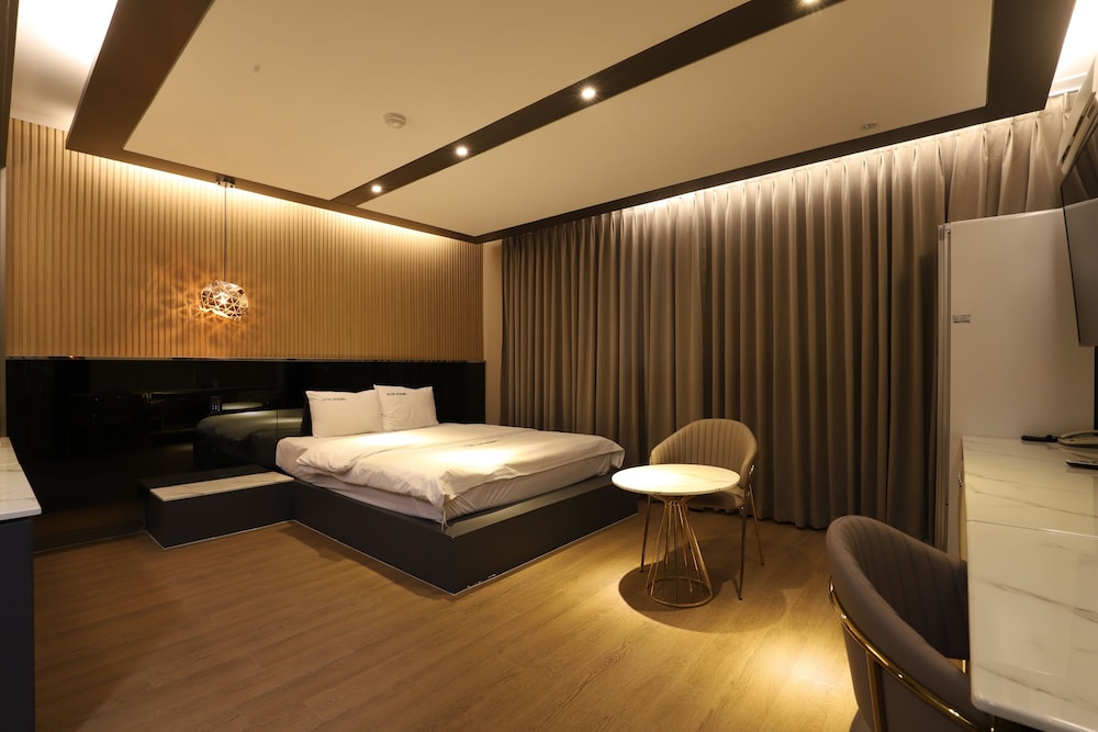 Piano Hotel 15/65
