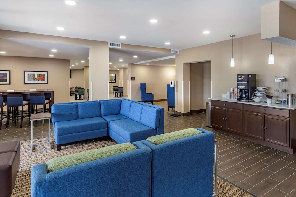 Quality Inn & Suites Spring Lake - Fayetteville near Fort Bragg 26/41