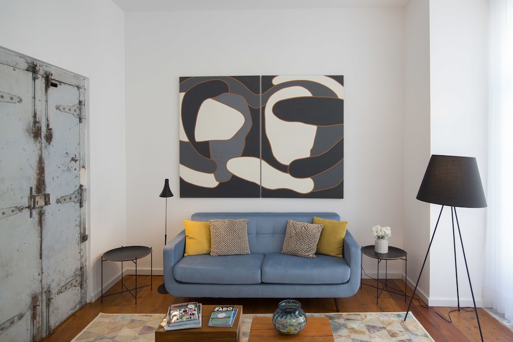 The 8 Downtown Suites 52/67