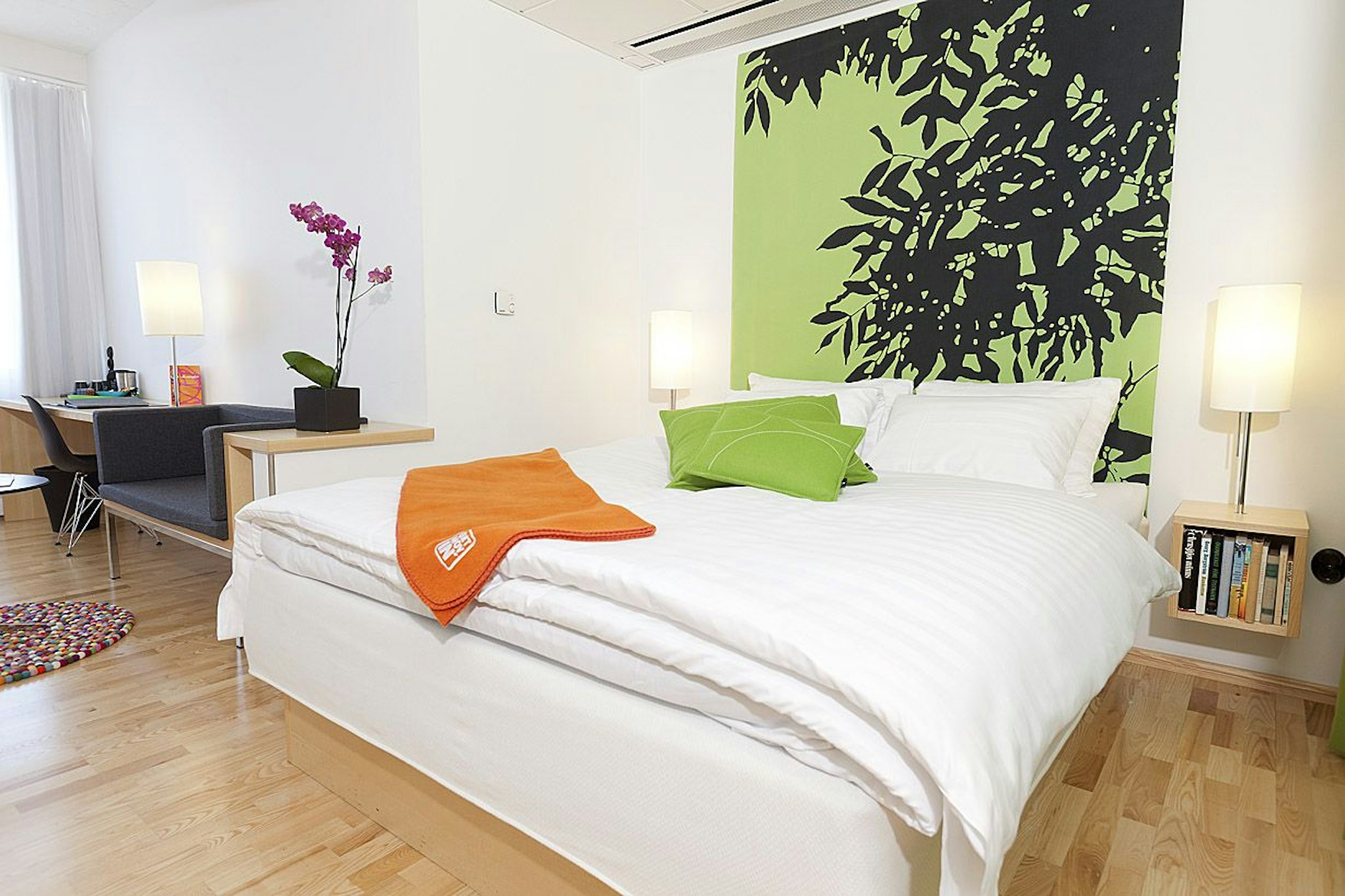 ROOM, DOUBLE BED