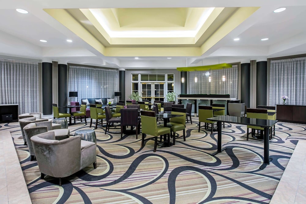 La Quinta Inn & Suites by Wyndham Dallas Arlington South 47/66