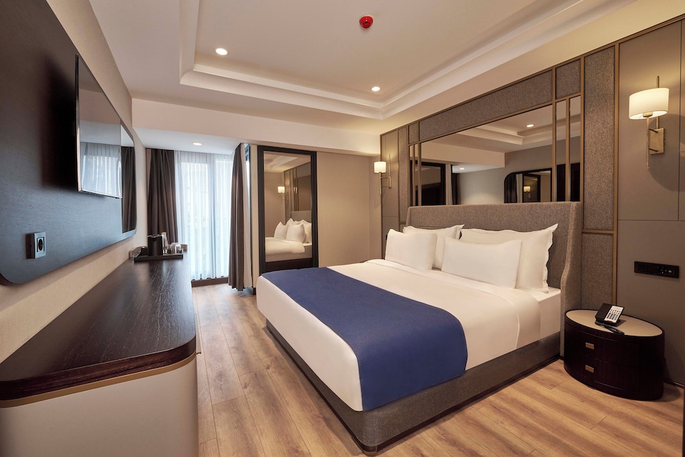 Family, 1 Double and 1 Single Bed