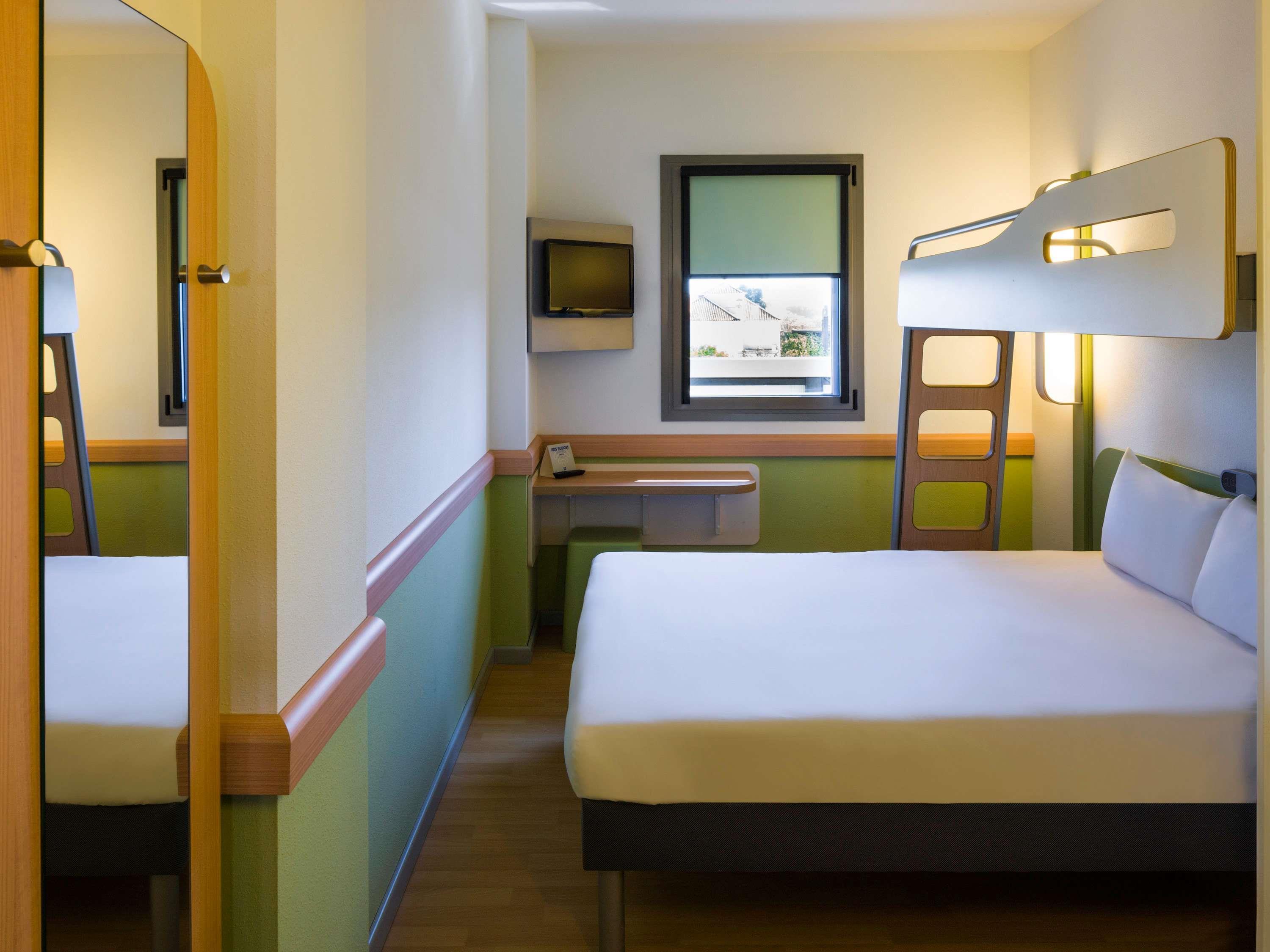 ROOM, 1 DOUBLE AND 1 SINGLE BED