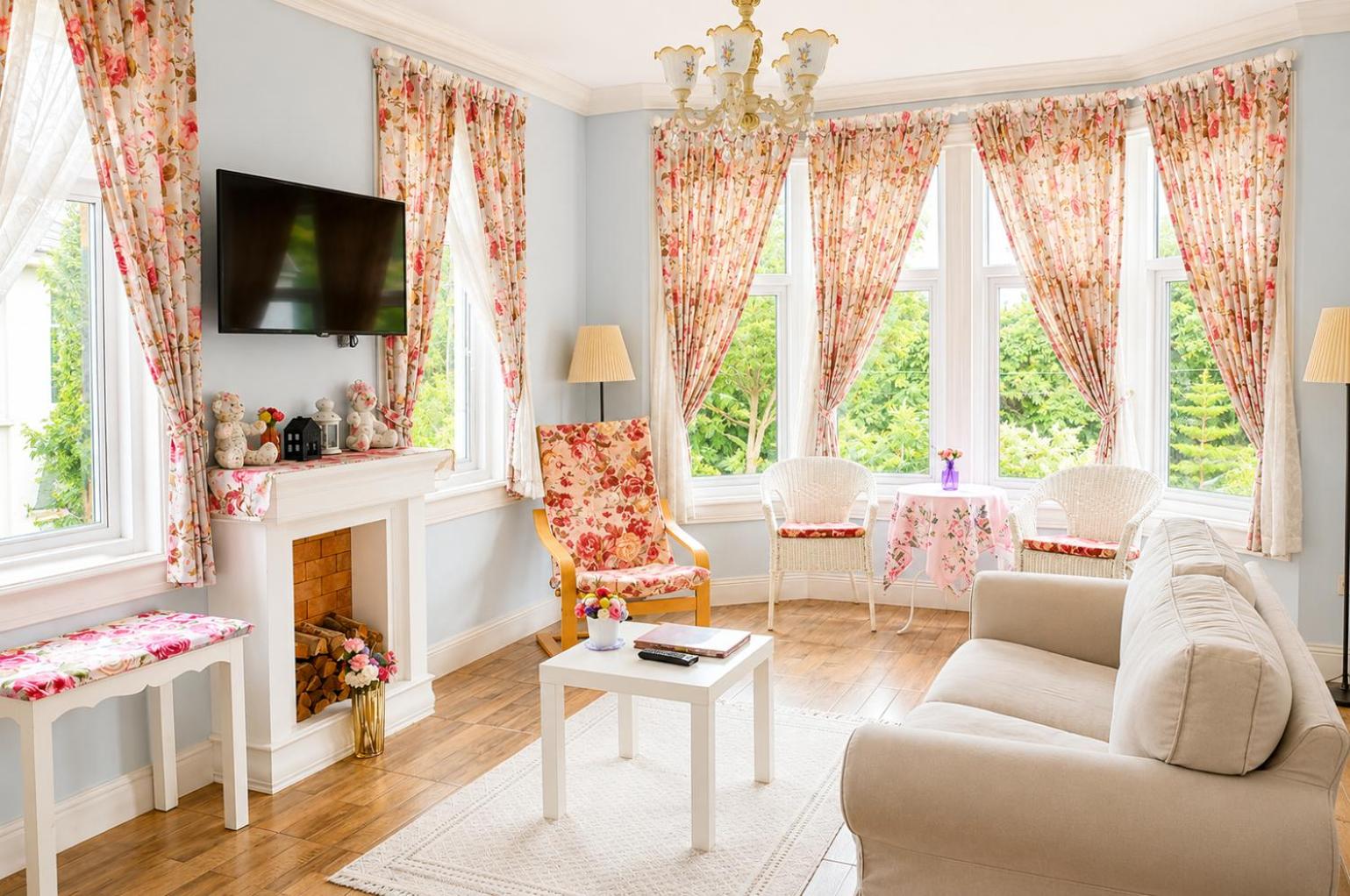Hillsborough The English Country House 27/50