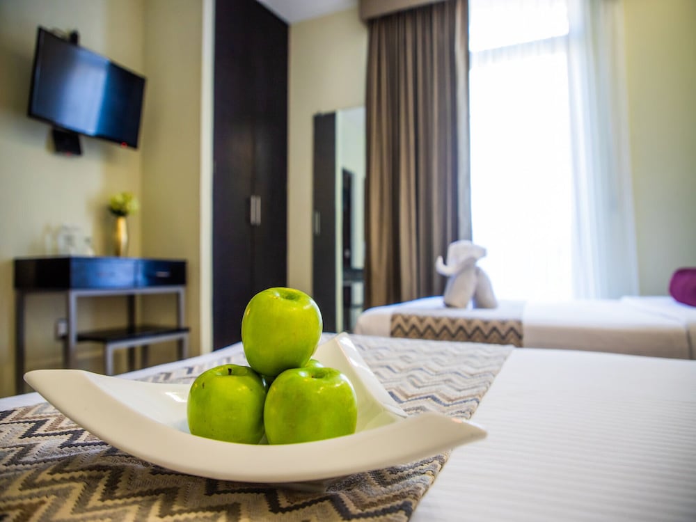 H177 Hotel 45/53