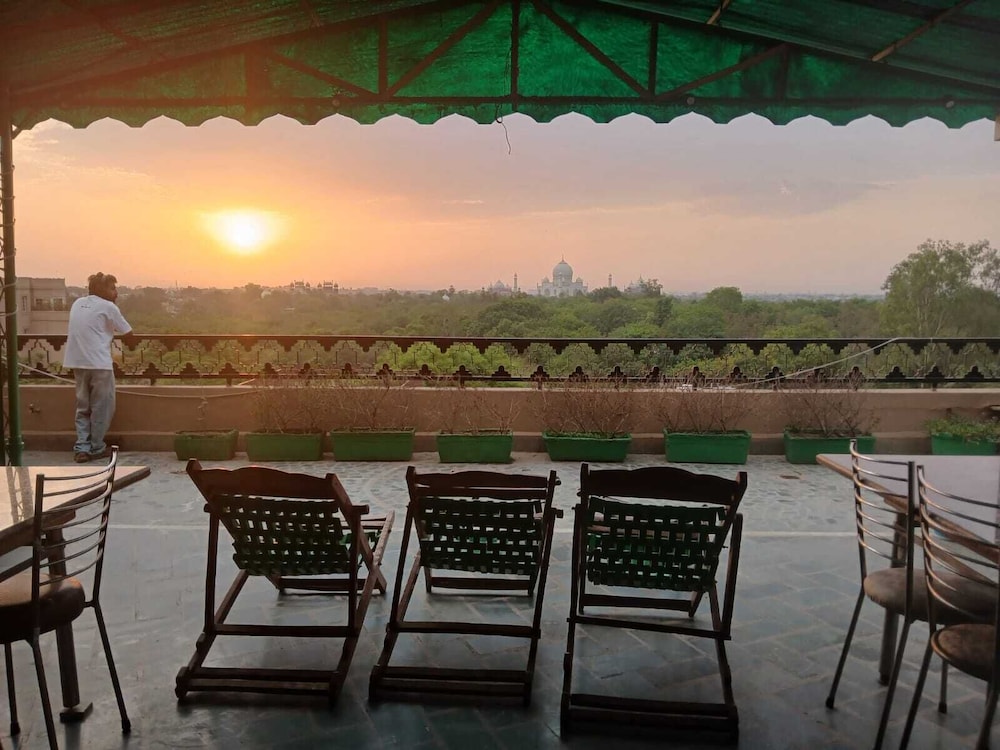 TAJ PLAZA HOTEL 34/51