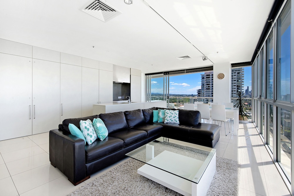 ULTIQA Air on Broadbeach 48/71