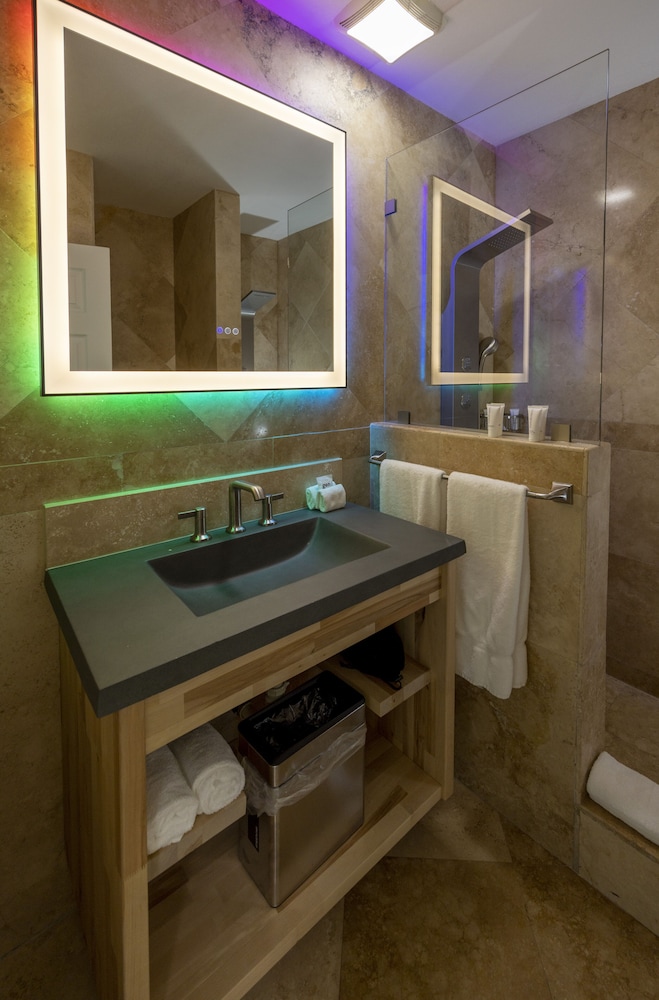 SUITES ON SOUTH BEACH 63/65