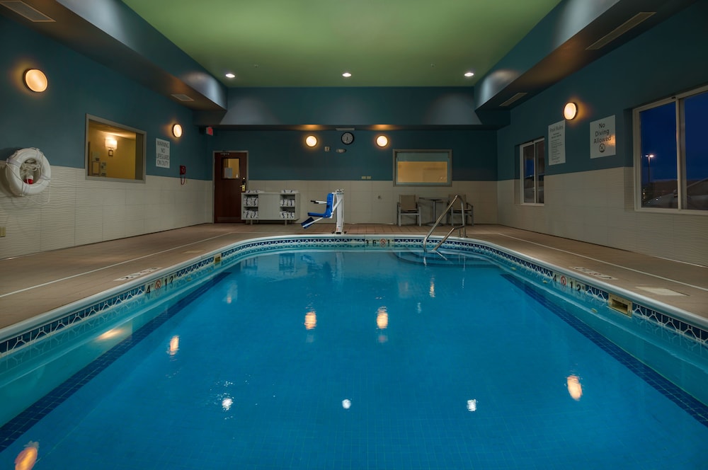 Holiday Inn Express Hotel And Suites Lawrence 28/48