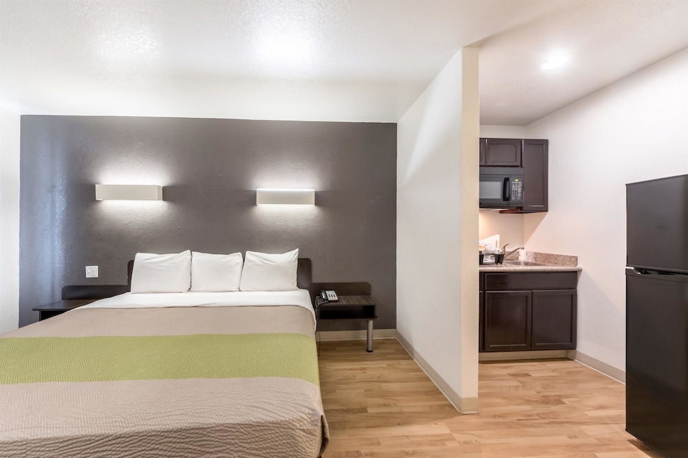 Studio6 San Antonio, TX - Fort Sam Houston Area 24/47