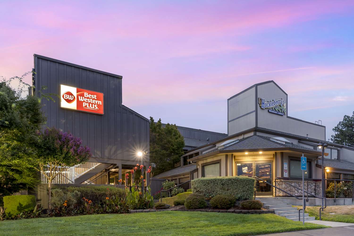 Best Western Plus Inn At The Vines 2/43