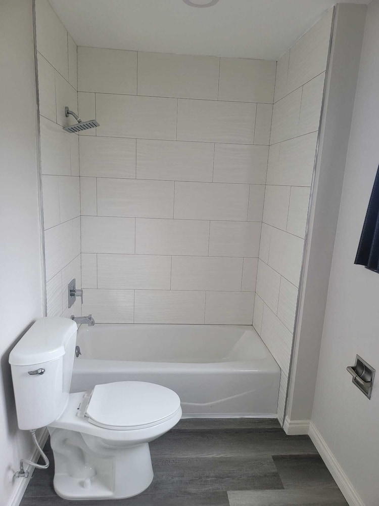 Five Star Inn West Covina 37/42
