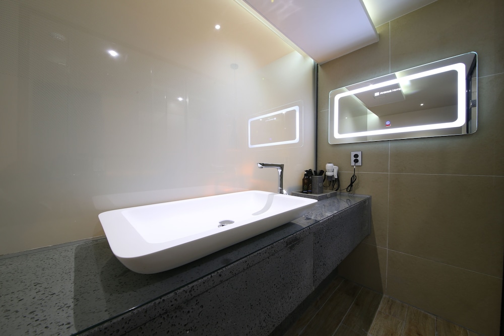 Avenue Hotel 40/41