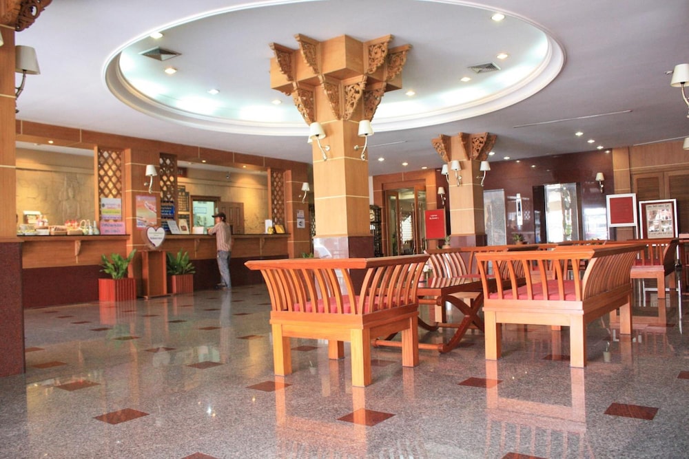 Dhevaraj Hotel 52/62