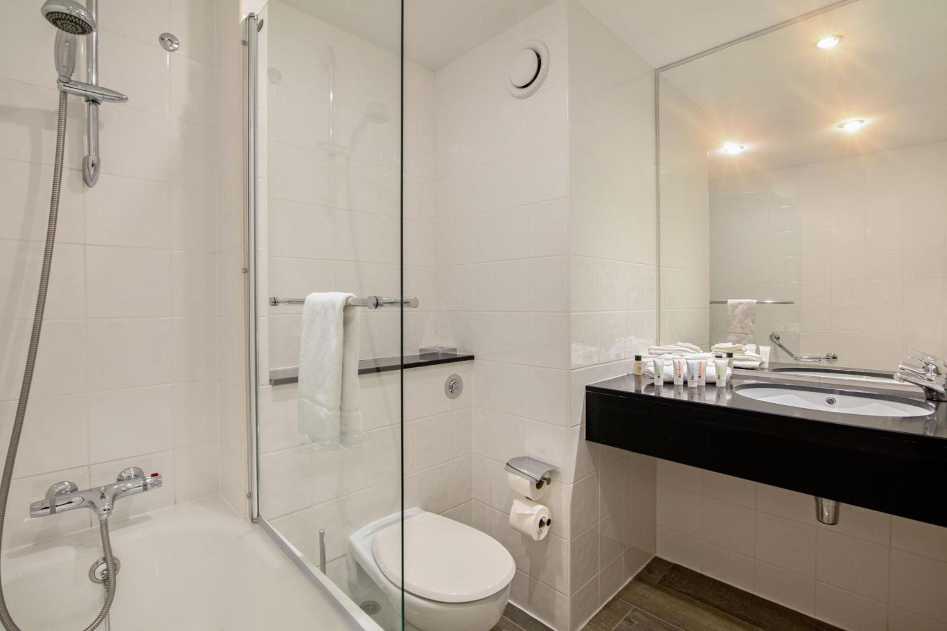 Deluxe, Twin Beds, Glasshouse Hotel 4/4