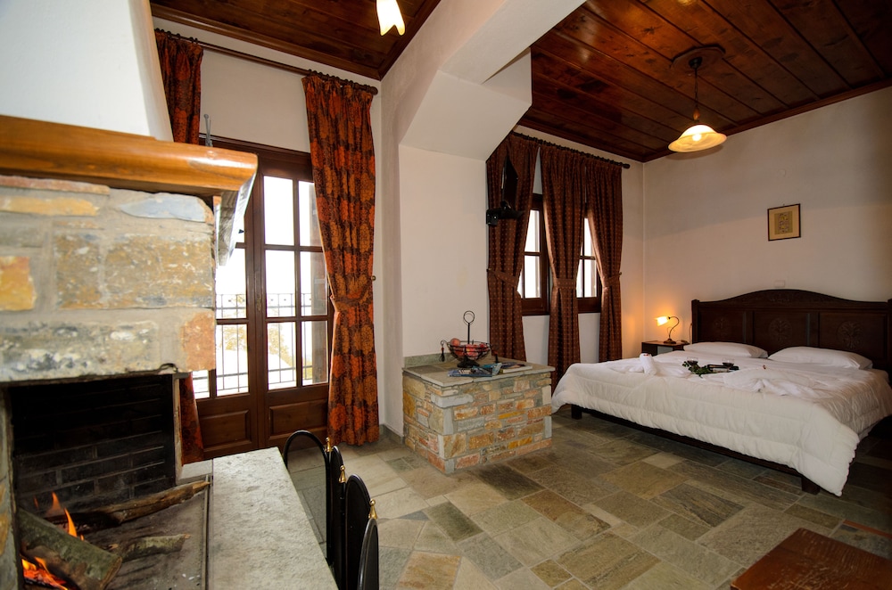 Atrapos Hotel 9/50