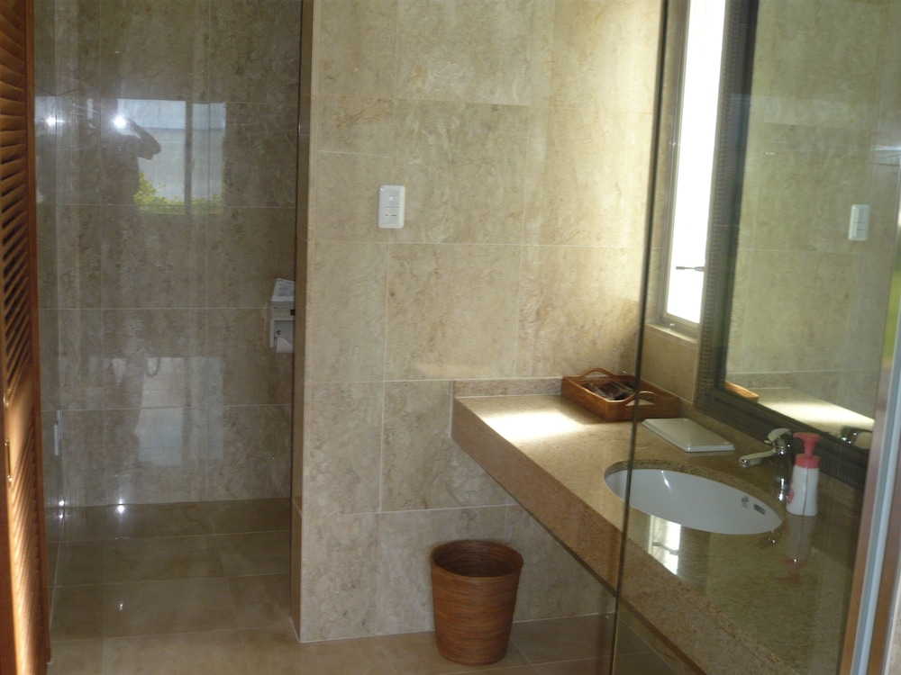 Suite, Queen Bed, Ocean Front، Eco Village Iriomote 7/10
