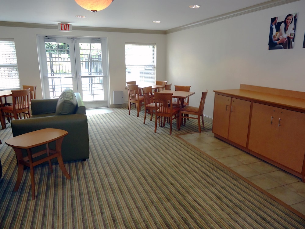 Extended Stay America - Greensboro - Airport 42/59