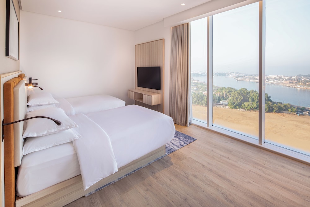 فور بوينتس شيراتون كورنيش جدة(Four Points by Sheraton Jeddah Corniche) 12/50