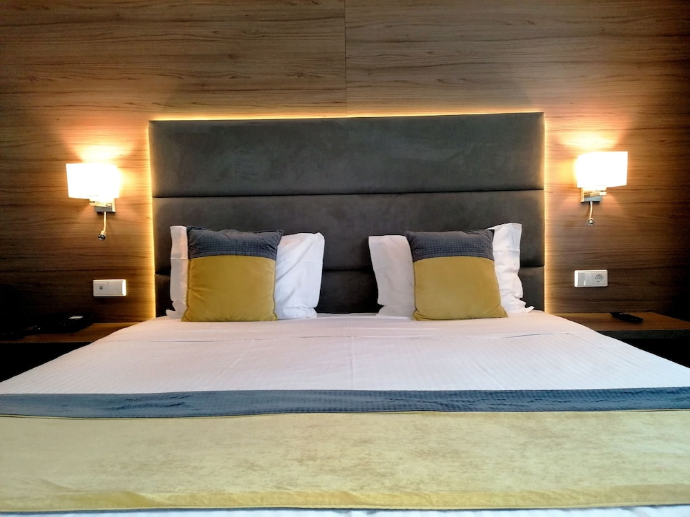 GRANDE HOTEL DA POVOA 18/28