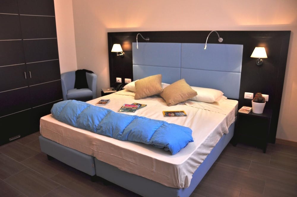 Hotel 325 Tor Vergata 3/28