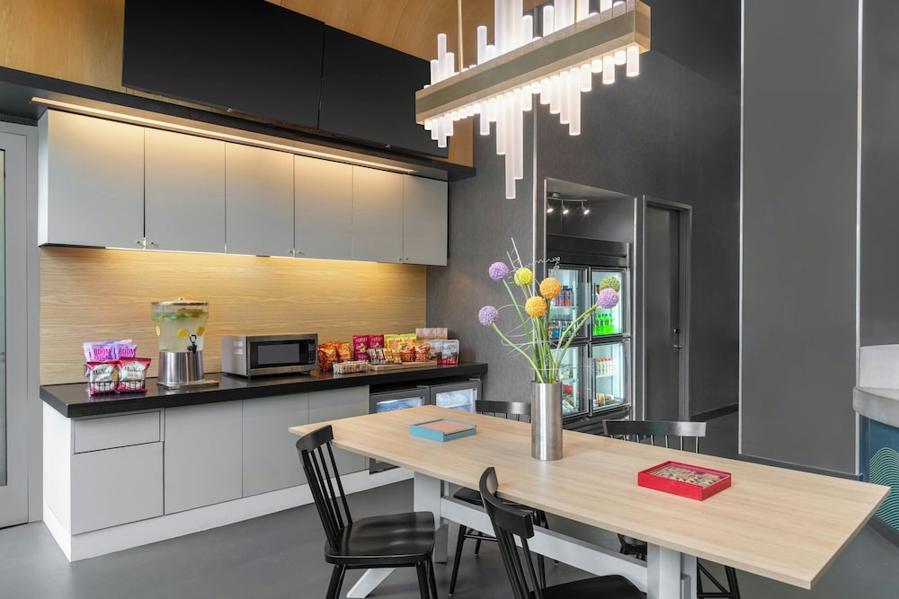 Aloft New York Brooklyn 33/48