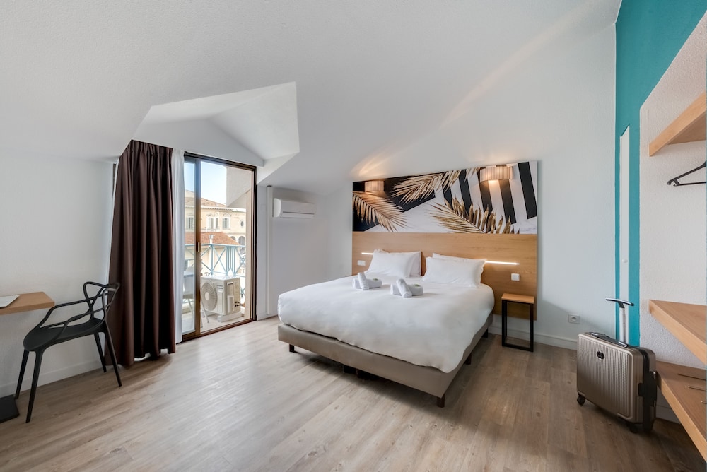 RESIDHOTEL LES CORALYNES 10/28