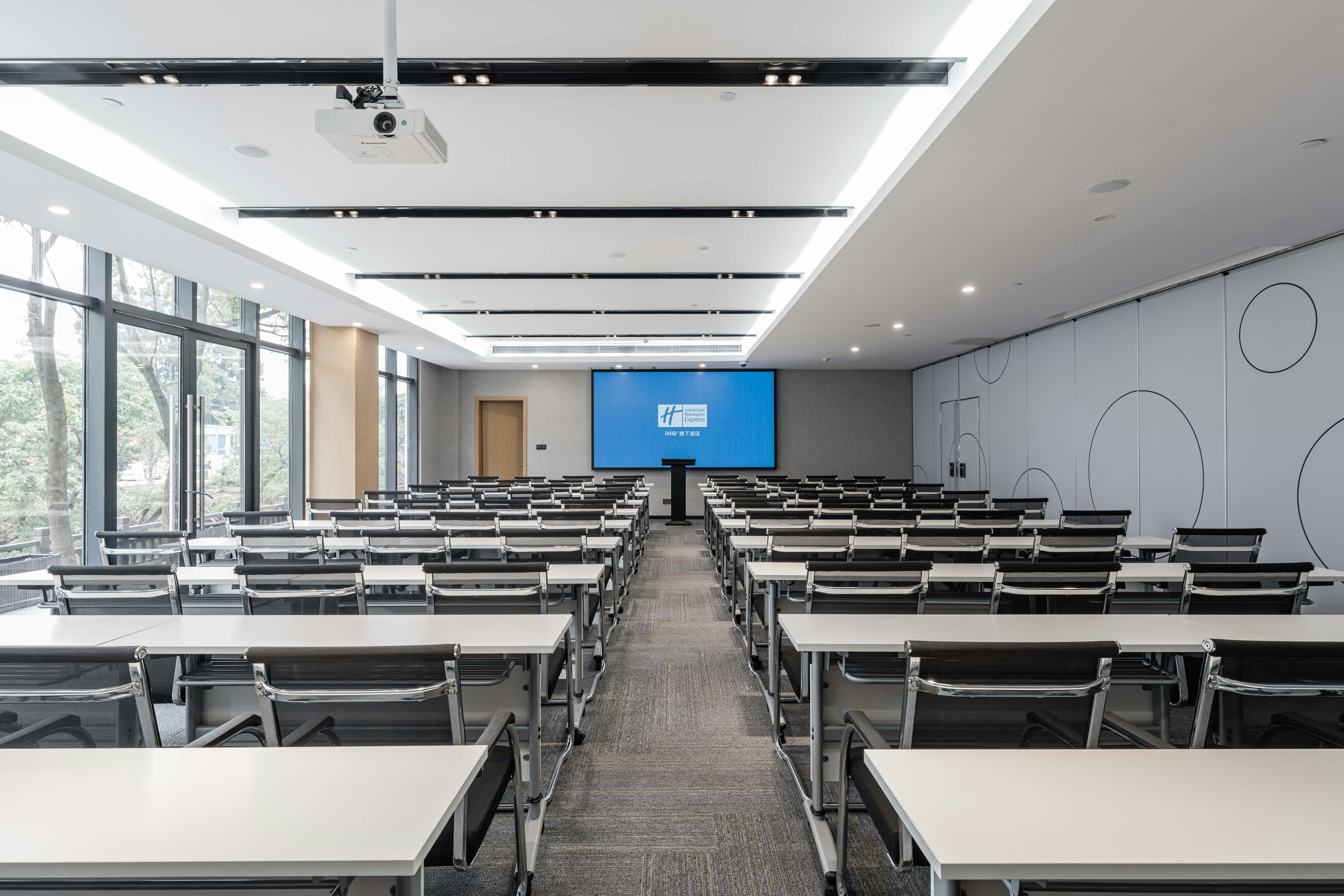 Holiday Inn Express Shanghai Pudong Chuansha 57/69