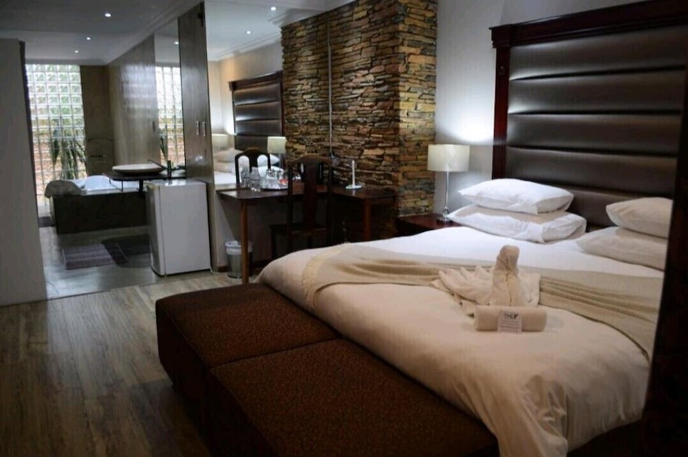 African Moon Corporate House 13/48