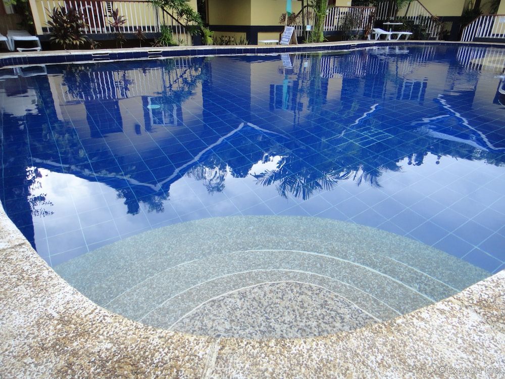 Blue Lagoon Inn Suites 12/25