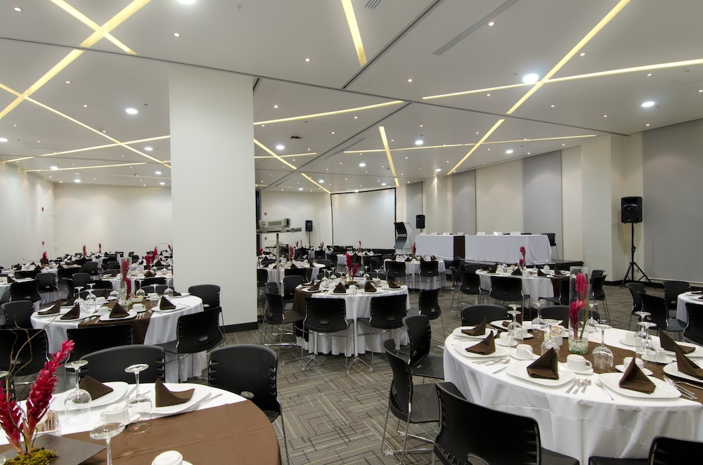 Ramada Encore by Wyndham Aguascalientes 33/50