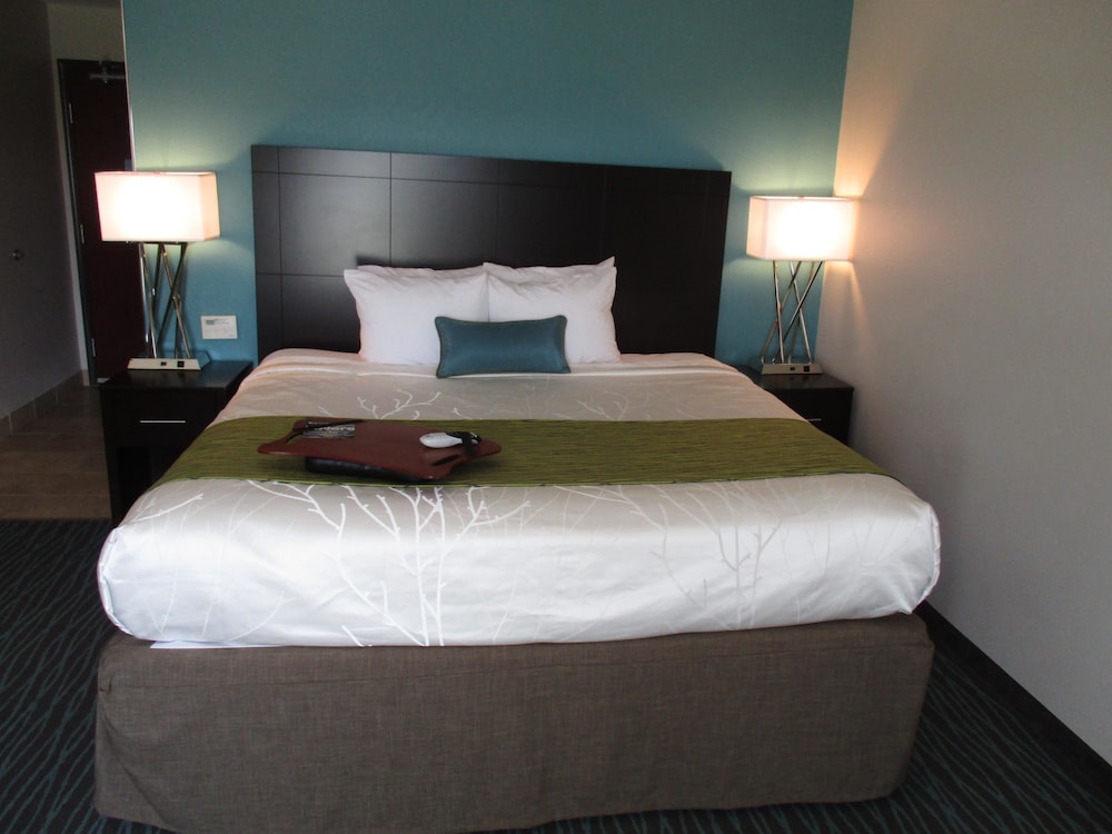 Ramada by Wyndham Burkburnett / Wichita Falls 24/65
