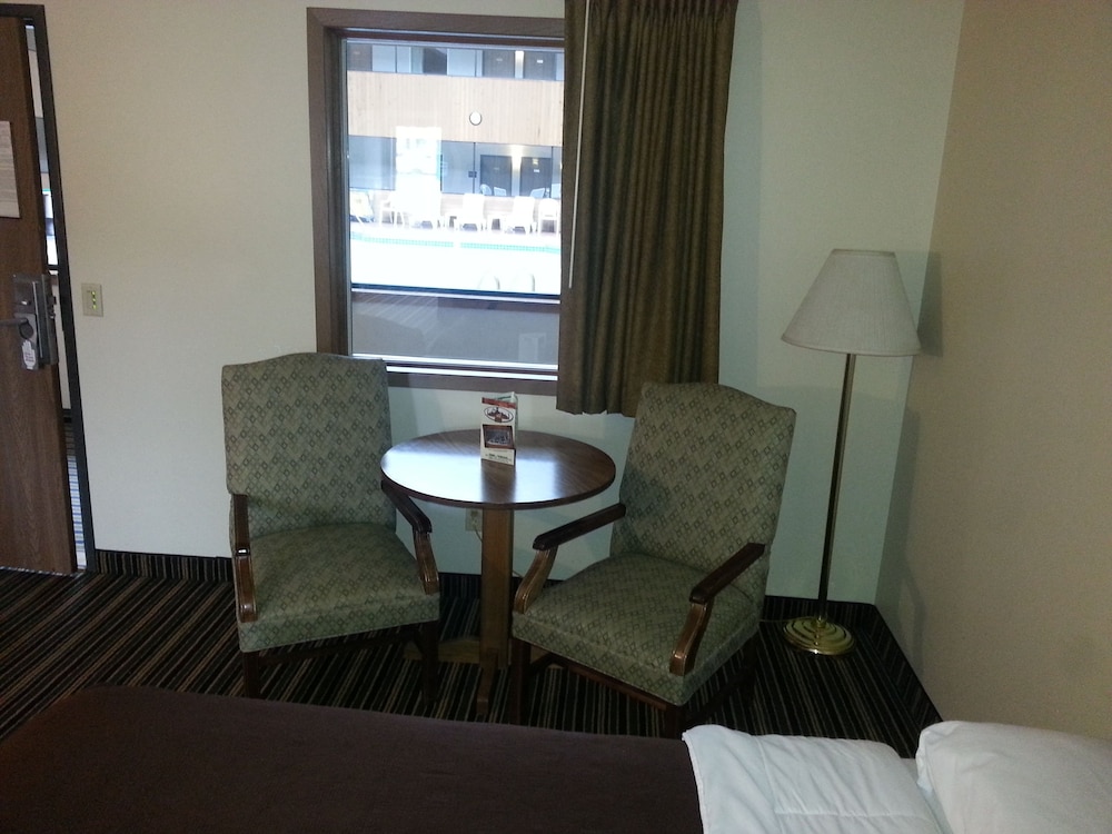 Woodfield Inn and Suites 43/60